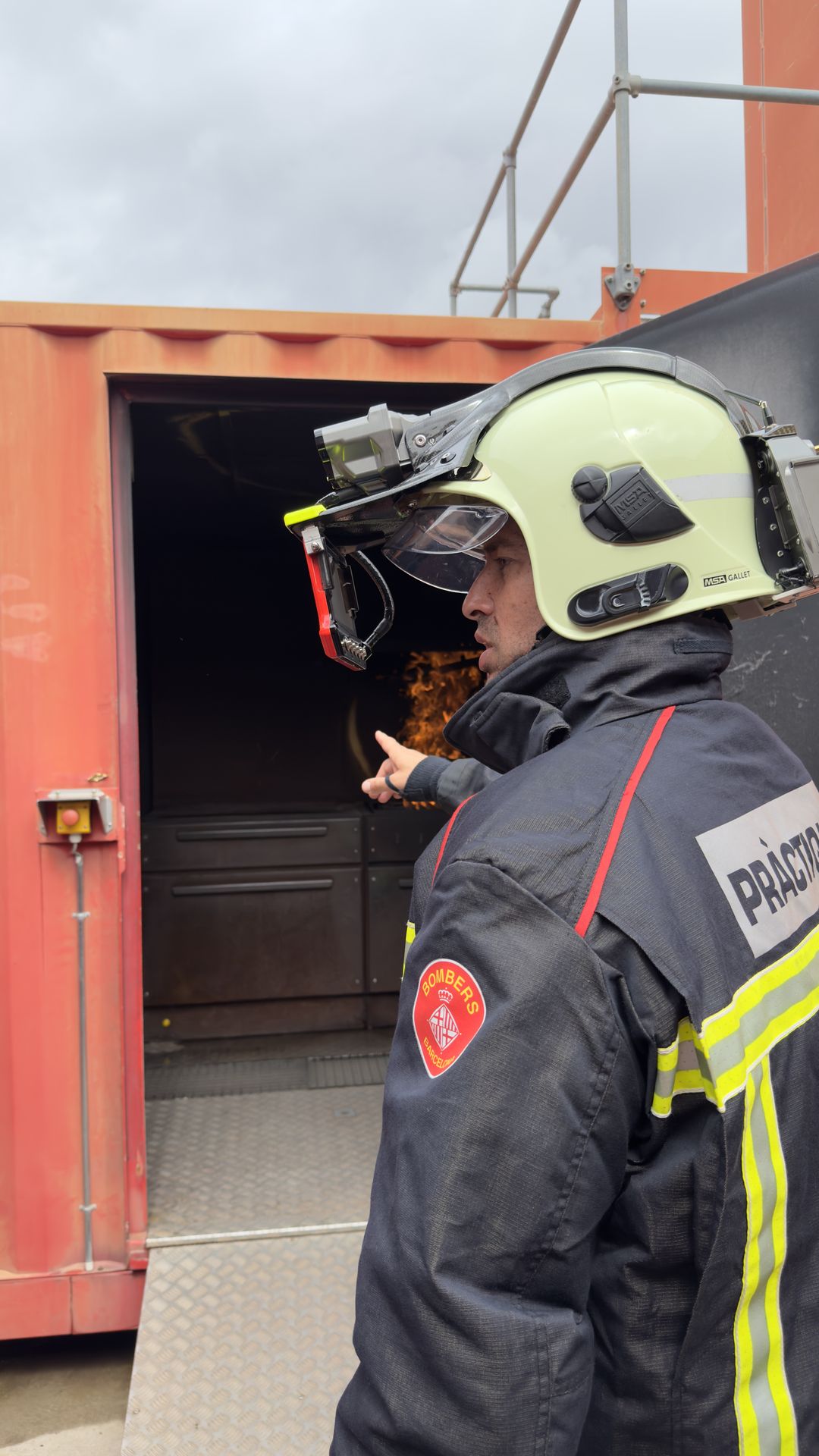 A firefighter before the iFalconHM test